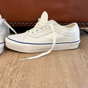 VANS SIZE 7.5 womens